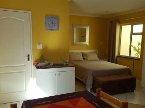 Cosy Chalet With Private Patio in Constantia, the Leafy Suburb of Cape Town