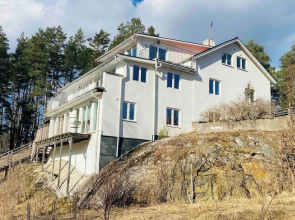 Bjurvik's Villa - Flat 1 - Business Customers Only