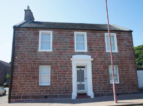 Fantastic 2 Bedroom, Spacious and Great Location!