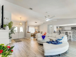 Spring Hill Home: Heated Pool, 9 Mi to Beach!