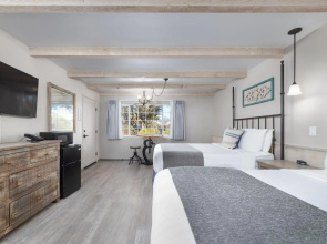 Sky Ranch Lodge