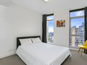 Vibrant Inner City Apartment - SHIL2