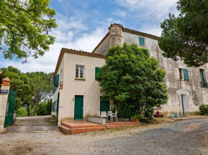 Heritage Apartment in Mèze with Swimming Pool