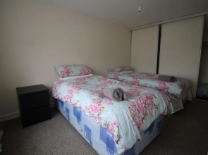 Tongwynlais Cottage by Cardiff Holiday Homes