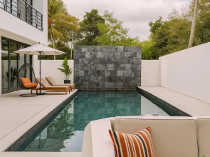The Lush Apartments & Suites