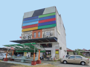 Oyo 90162 Aj Hotel