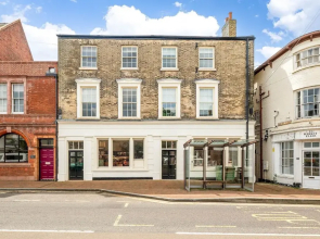 1 Bdr Modern Living in The Old Bank Hse