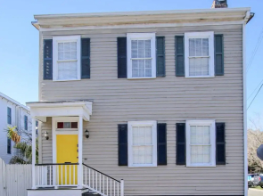 Artist's House Upper Apt Walk to Forsyth