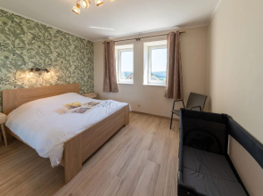 Spacious Getaway Near Spa F1