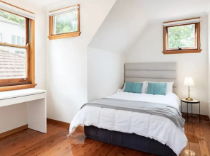 Elegant 4 Bedroom Home By Balmoral Beach