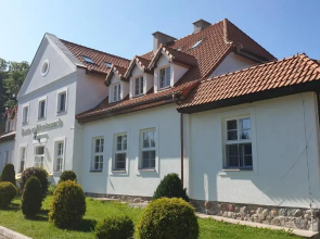 Dwór nad jeziorem w Bieniaszach