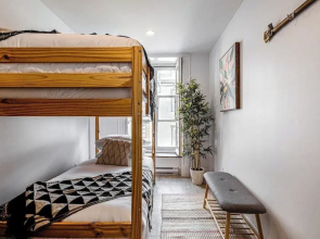 Beautiful Vieux Quebec 2 Bed Apt