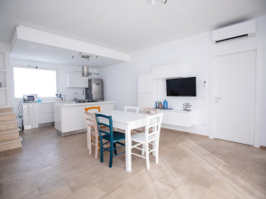 IzzHome Bella Vita Apartment