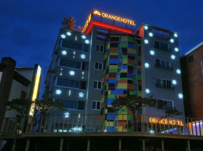 Orange Hotel