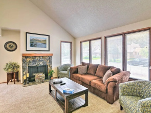 Modern Anchorage Townhome: 8 Mi to Downtown!