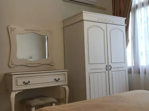 Old Town Deluxe Flats