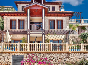 Villa Nefis by Akdenizvillam