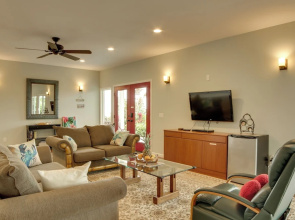'the Aloha Green House' Retreat w/ Ocean Views!