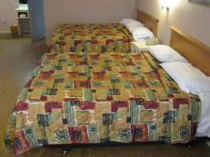 Hollywood La Brea Inn