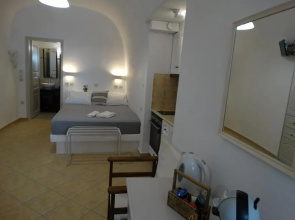 Yposkafo Suites - Private Studio - Santorini