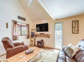 Family Cabin in Pine w/ Deck: Pets Welcome!