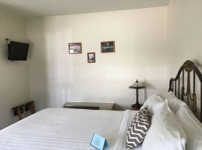 Sugarcreek Village Inn