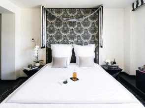 The Mayfair Hotel Los Angeles