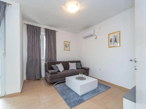 Star 1 modern & centrally ap for 4