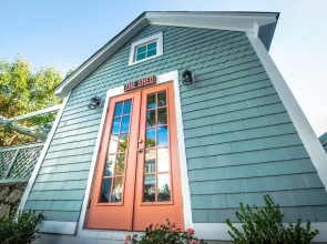 Town & Tide Inn