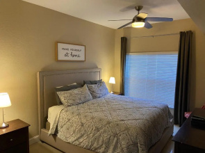 Beautiful town home 5 miles from Disney entrance