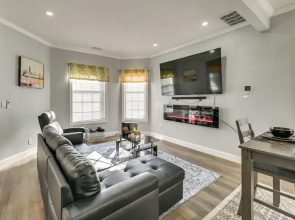 Walk to Park: Modern Apt 2 Mi to Union College!