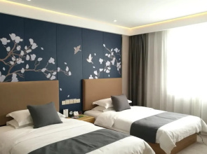 Fugang Hotel(Xuchang College High Speed Rail East Station Store)