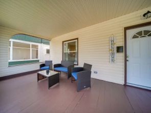 Vacation Rental w/ Porch & Views of Lake Erie!