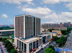Atour Hotel Pinghu Donghu Sports Center