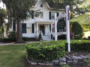 PineCrest Inn