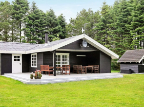 8 Person Holiday Home in Hojslev