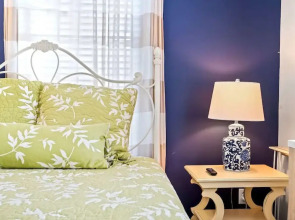 Captains Cottage Sleeps 6!