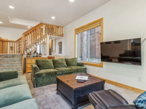Dog Friendly Summer Vacation Hub Near Town 4 Bedroom Home by Redawning