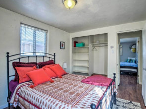 Vibrant ABQ Adobe Den: Mtn Views, Walk to Park!