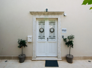 Kala Luxury rooms by DuHomes