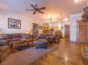 3109 Champagne Lodge, Trappeur's Crossing Apartment 3