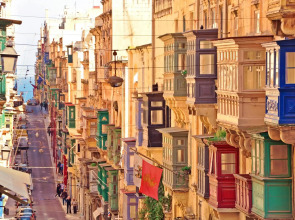 Blue Waves Apartment with Maltese Balcony