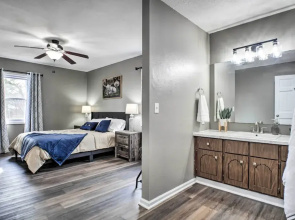 Family-friendly Springfield Home w/ Yard!