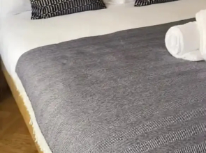 Stunning Studio Flat w/ Picturesque View - Bath!