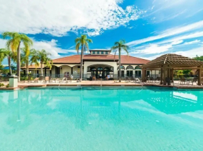 Lake View 6 Bedroom 4 Bath Pool Home in Bella Vida Resort