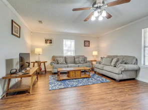 Charming Satsuma Home ~ 14 Mi to Mobile!