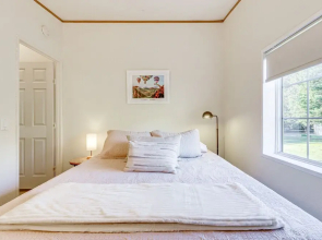 Charming Petaluma Cottage w/ Grill Near Wineries