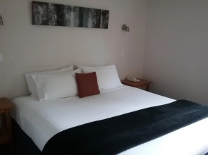 306 Motel Apartments
