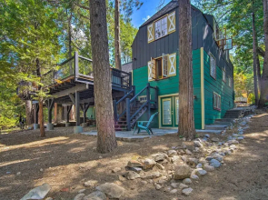 Vintage Lake Arrowhead Cabin - Walk to Lake!