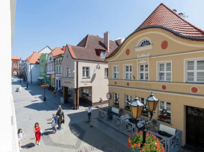 Kosciuszki Square Apartment by Renters